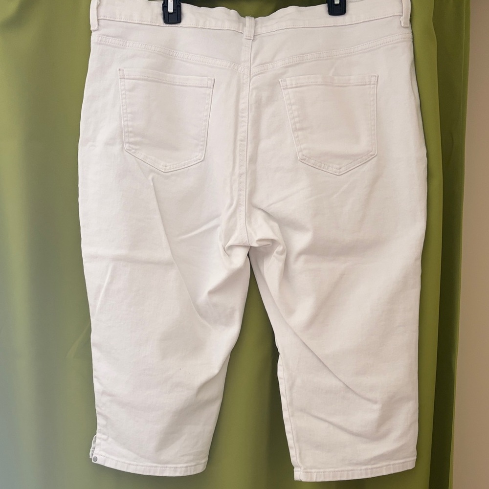 Like NEW White Denim Capri Pants 18W - Picture 3 of 4